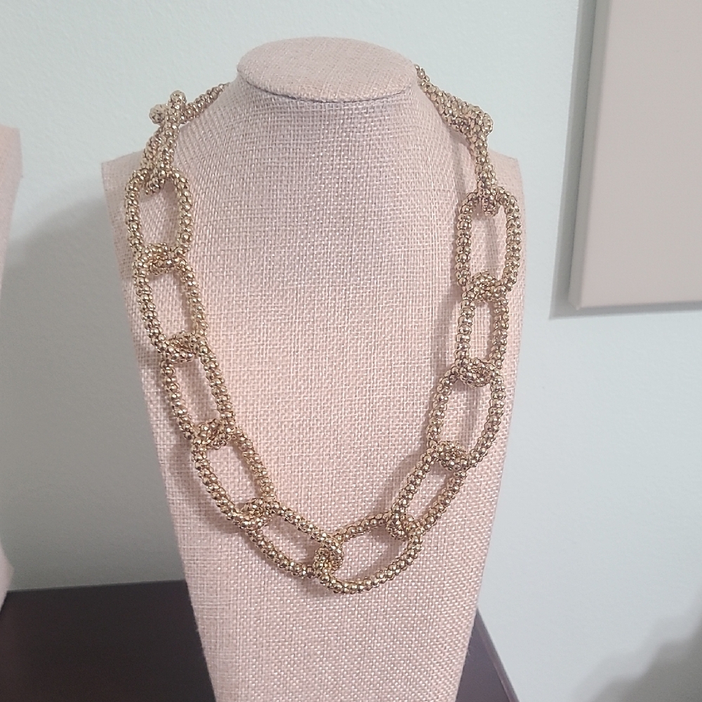Elegant Gold Chain Necklace